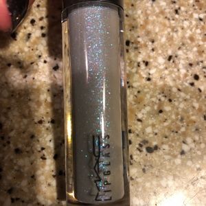 Name : NewGalaxy MAC lip glass. Used for swatch.